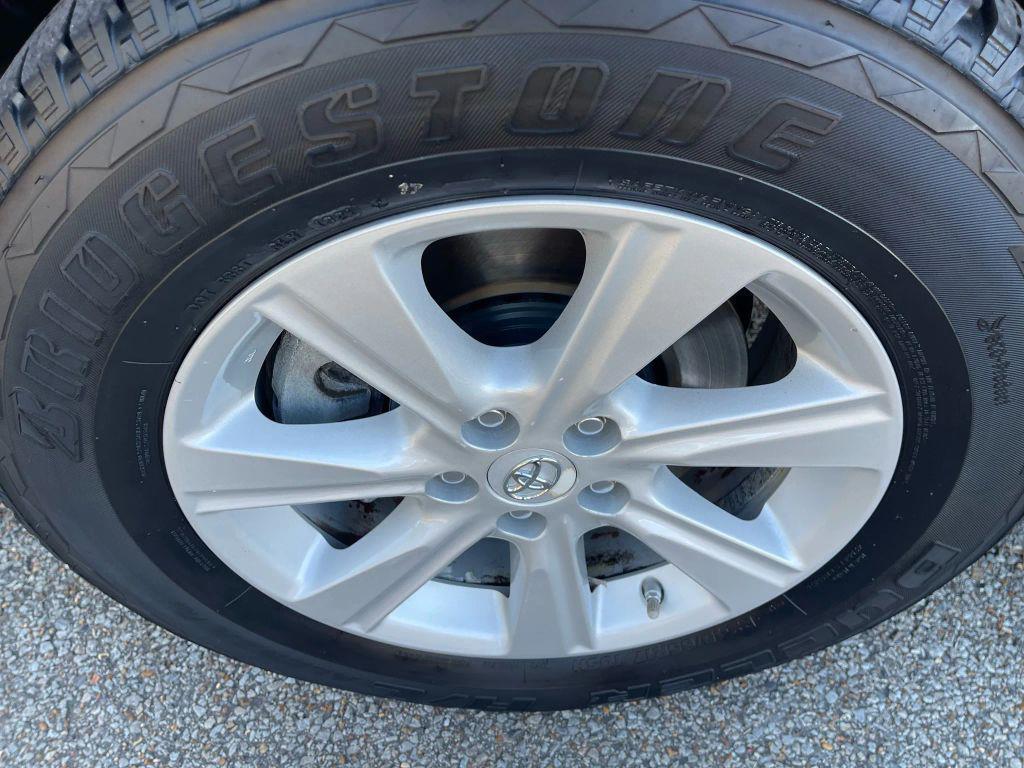 used 2013 Toyota Highlander car, priced at $13,595