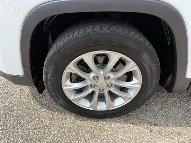 used 2019 Jeep Cherokee car, priced at $11,995