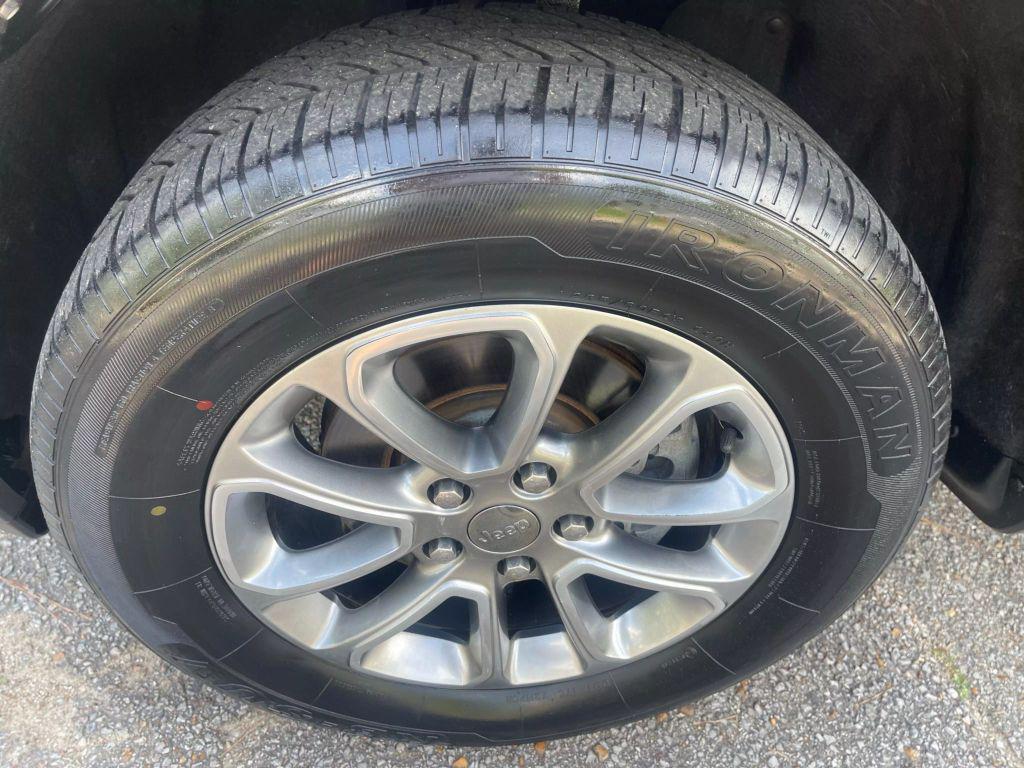 used 2015 Jeep Grand Cherokee car, priced at $17,995