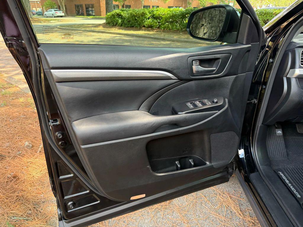 used 2018 Toyota Highlander car, priced at $22,795