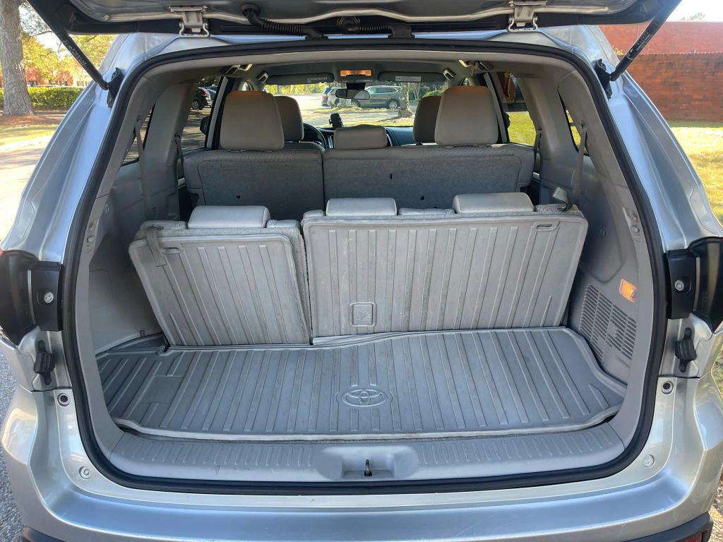 used 2019 Toyota Highlander car, priced at $16,995