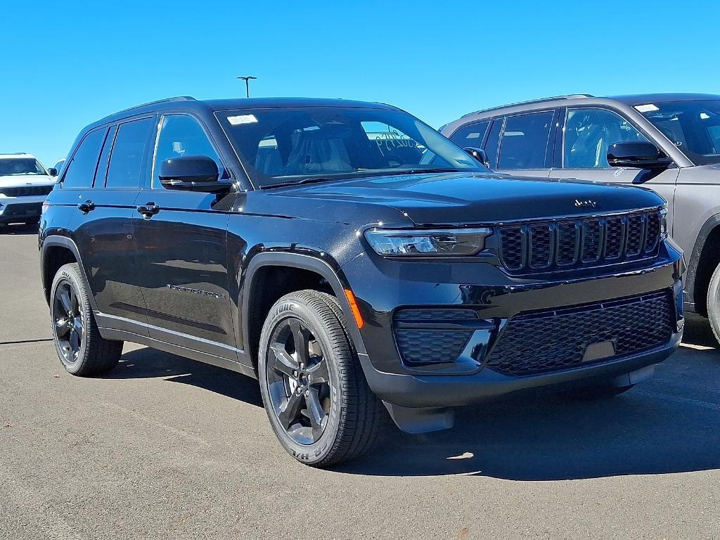 new 2025 Jeep Grand Cherokee car, priced at $43,181