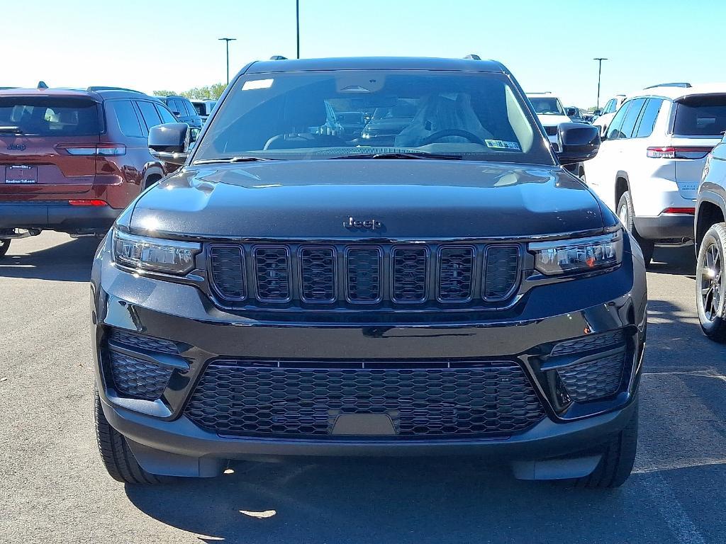 new 2025 Jeep Grand Cherokee car, priced at $43,181