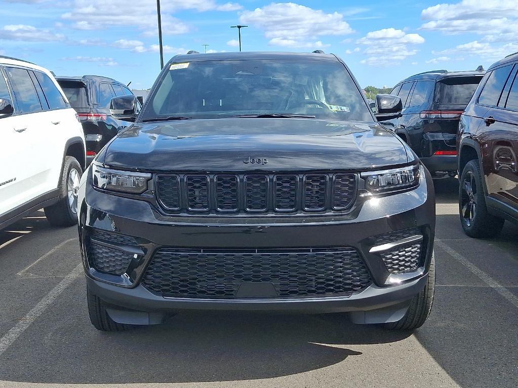 new 2025 Jeep Grand Cherokee car, priced at $40,541
