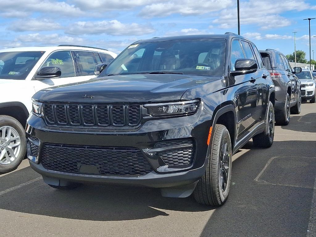 new 2025 Jeep Grand Cherokee car, priced at $40,541