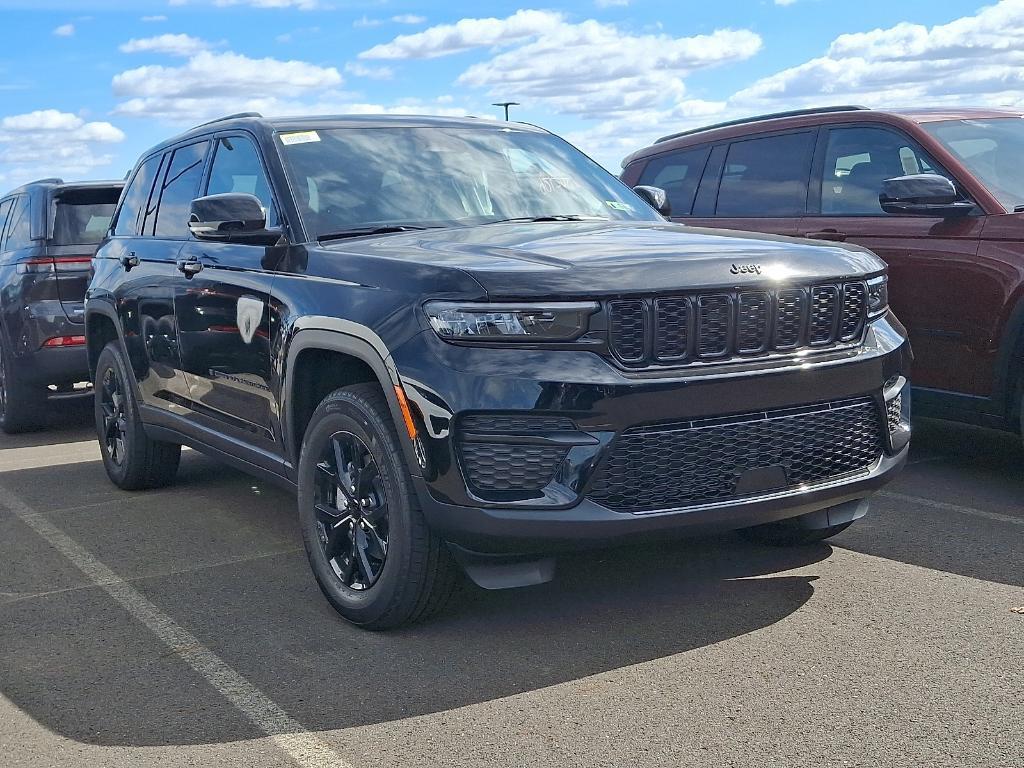 new 2025 Jeep Grand Cherokee car, priced at $40,541
