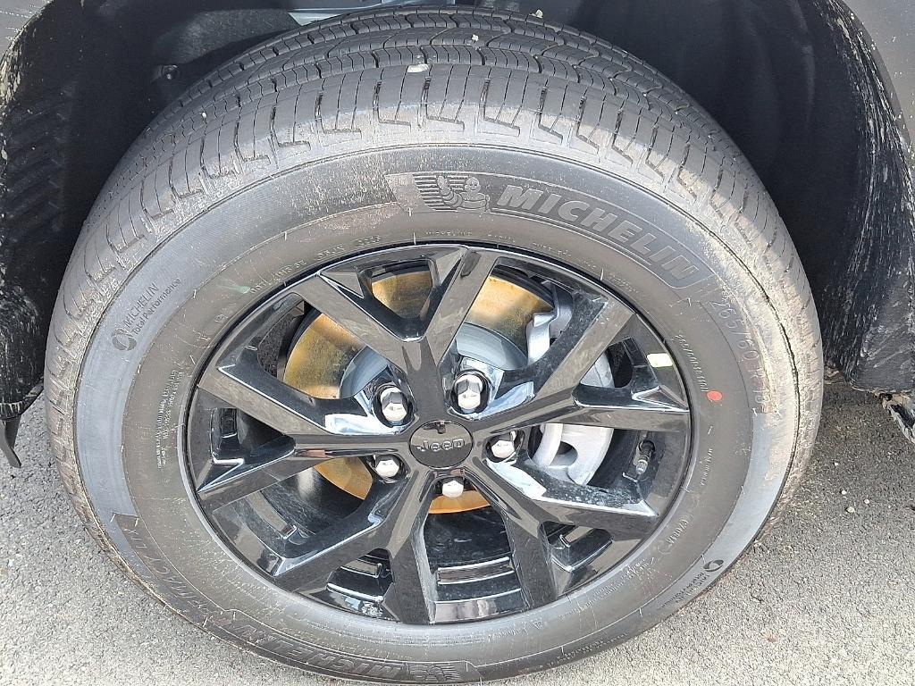 new 2025 Jeep Grand Cherokee car, priced at $38,541