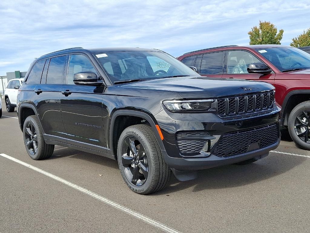 new 2025 Jeep Grand Cherokee car, priced at $42,186