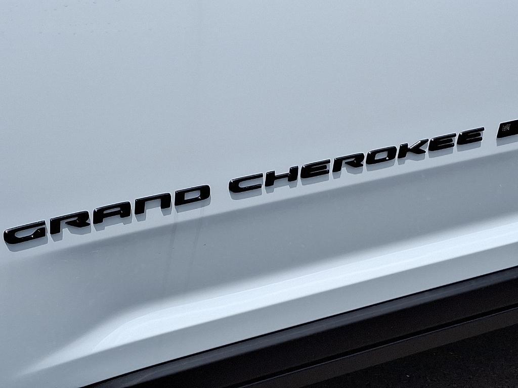 new 2025 Jeep Grand Cherokee car, priced at $38,941
