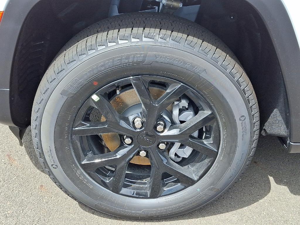 new 2025 Jeep Grand Cherokee car, priced at $38,941