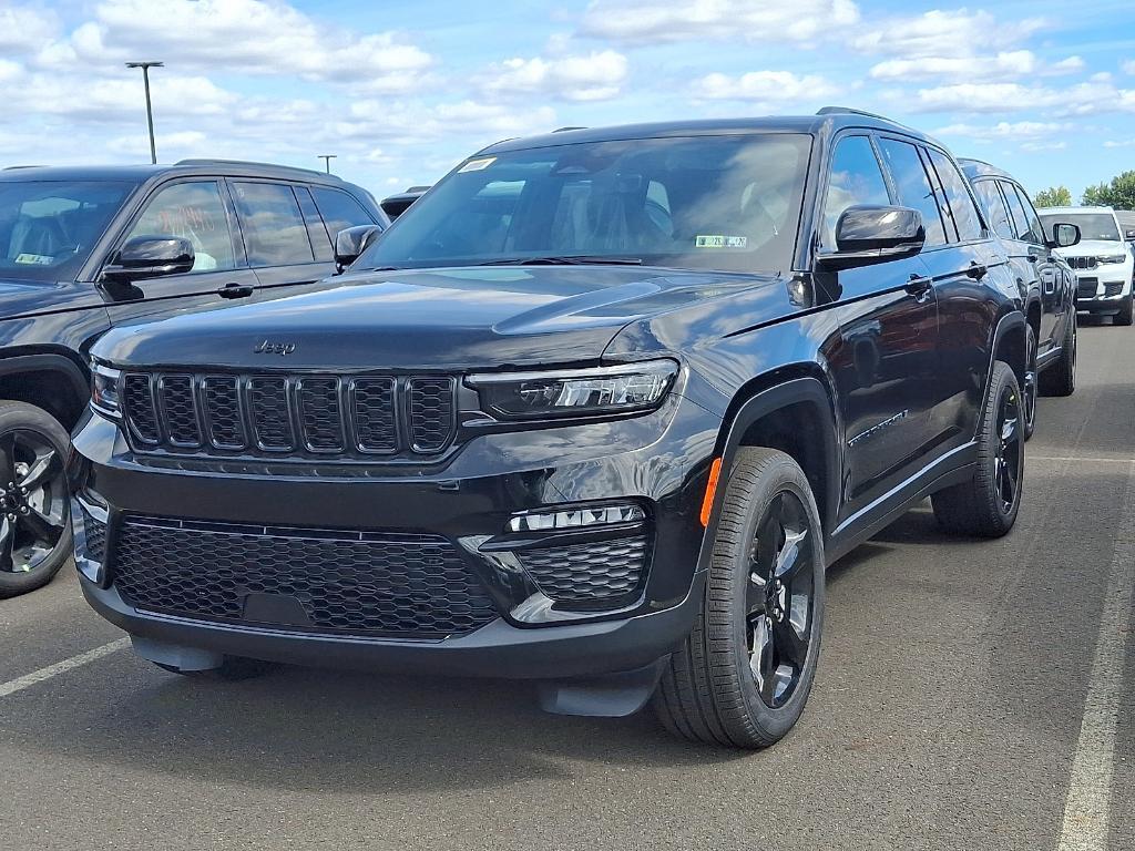 new 2025 Jeep Grand Cherokee car, priced at $46,546