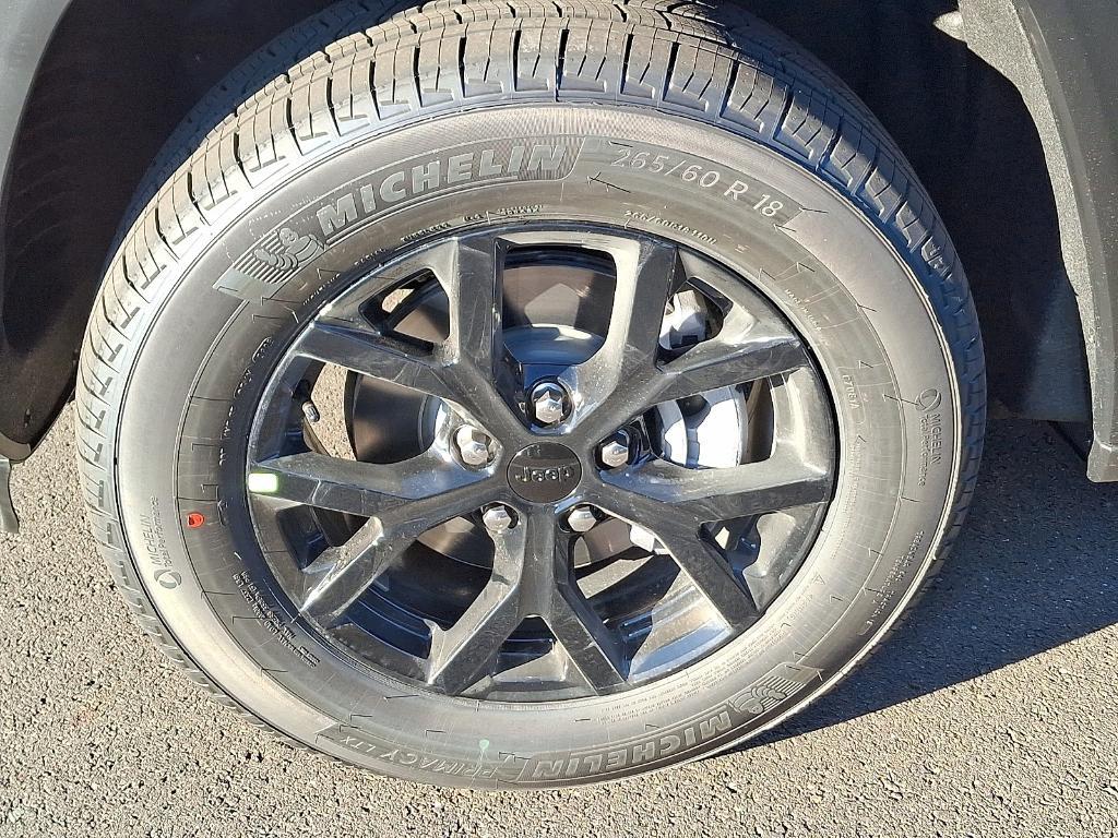 new 2025 Jeep Grand Cherokee car, priced at $40,541