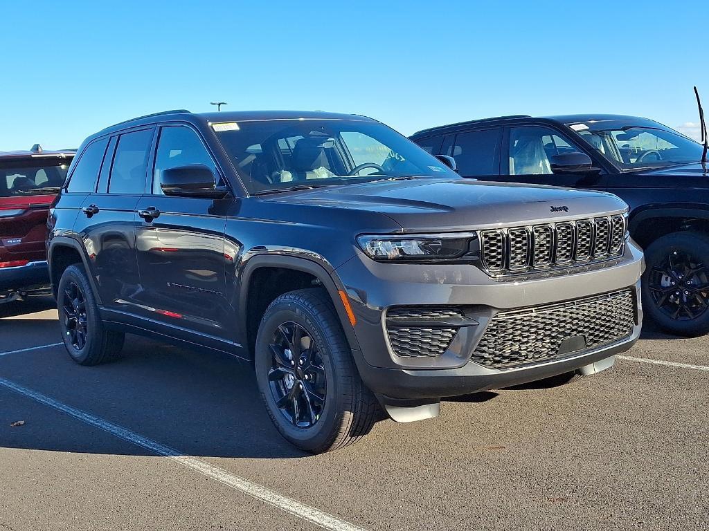 new 2025 Jeep Grand Cherokee car, priced at $40,541