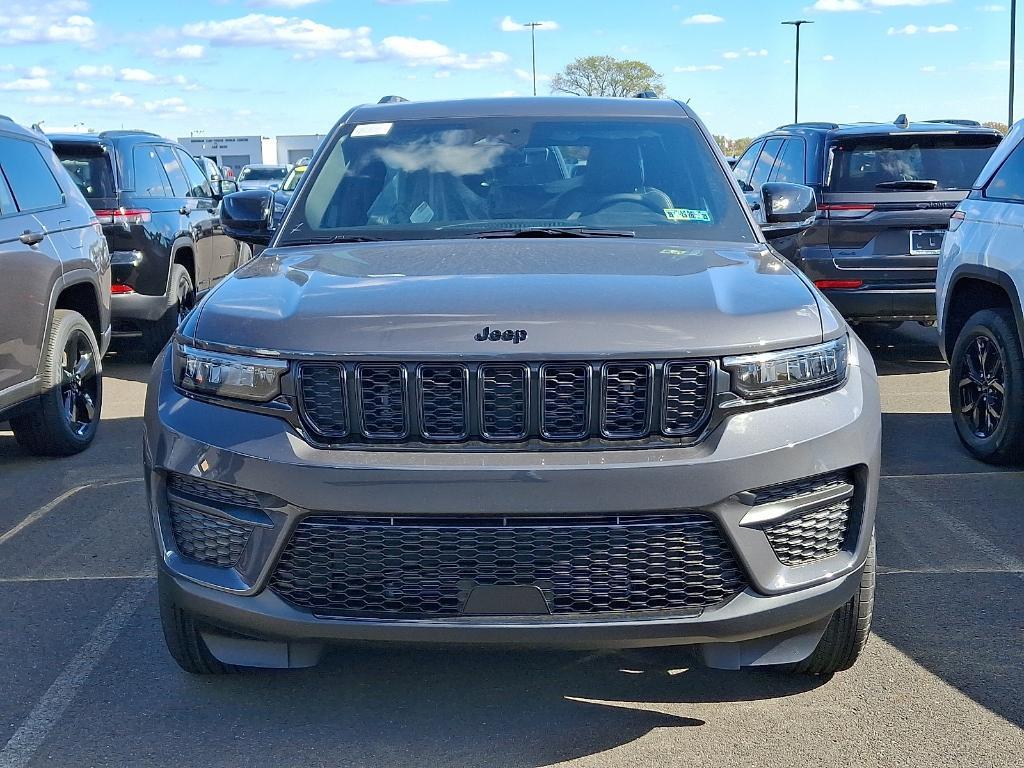 new 2025 Jeep Grand Cherokee car, priced at $40,541