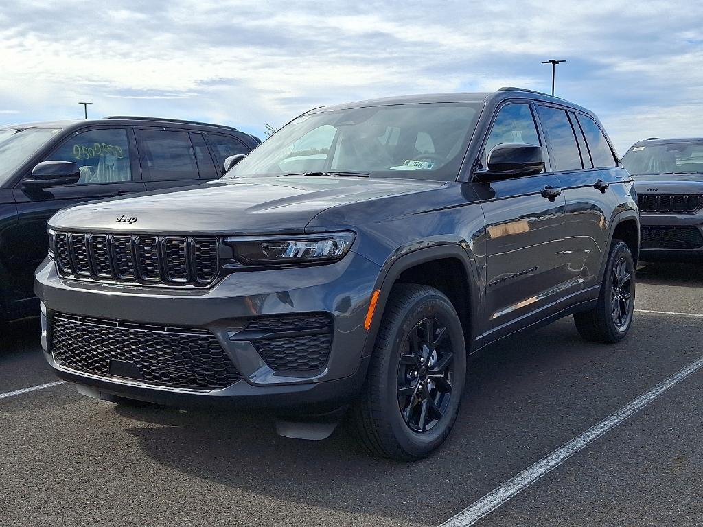 new 2025 Jeep Grand Cherokee car, priced at $40,541