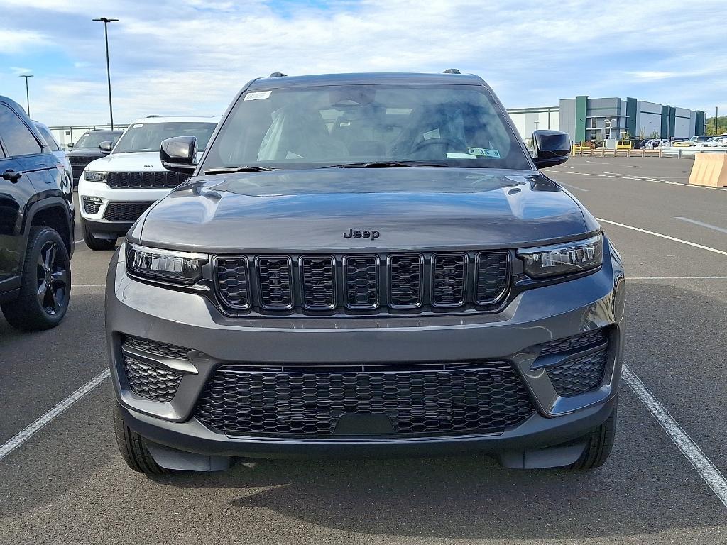 new 2025 Jeep Grand Cherokee car, priced at $40,541