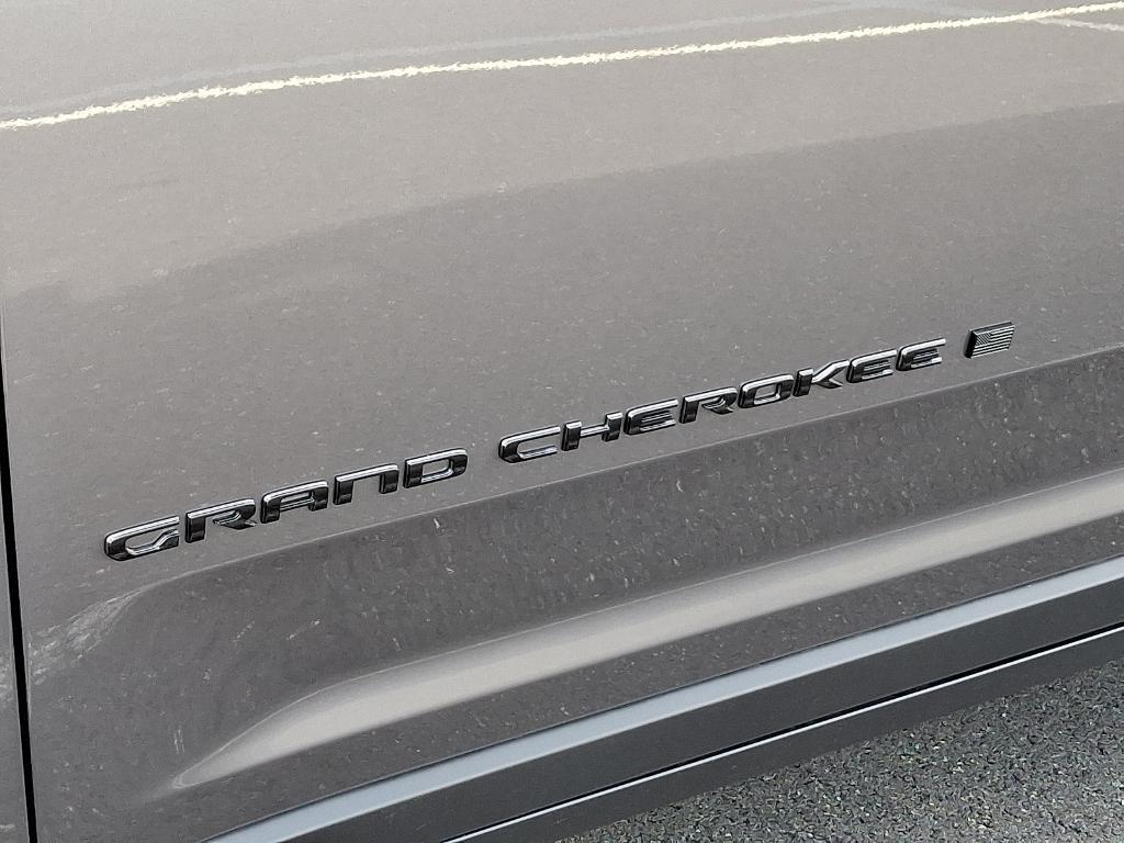 new 2025 Jeep Grand Cherokee car, priced at $40,541