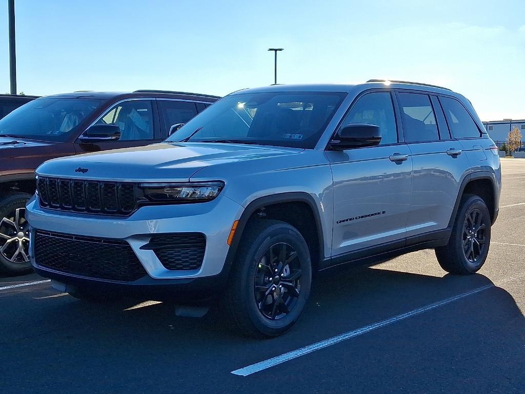 new 2025 Jeep Grand Cherokee car, priced at $40,541