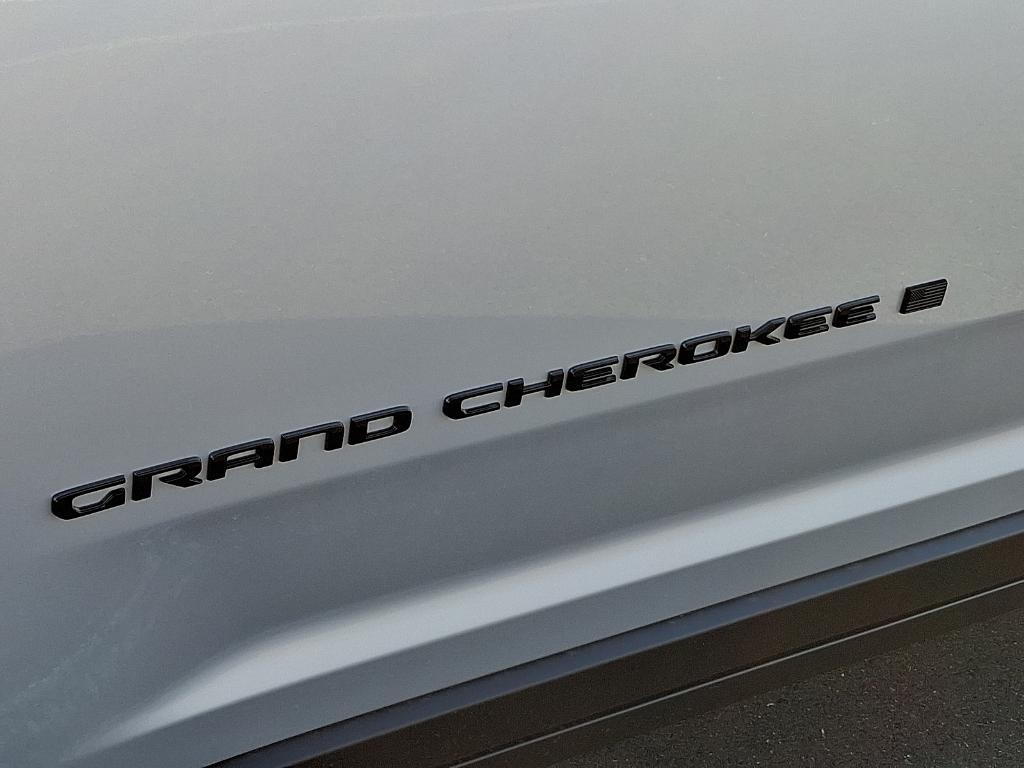 new 2025 Jeep Grand Cherokee car, priced at $40,541