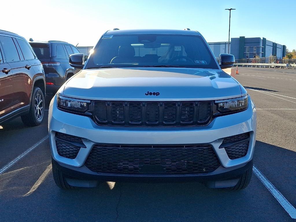 new 2025 Jeep Grand Cherokee car, priced at $40,541