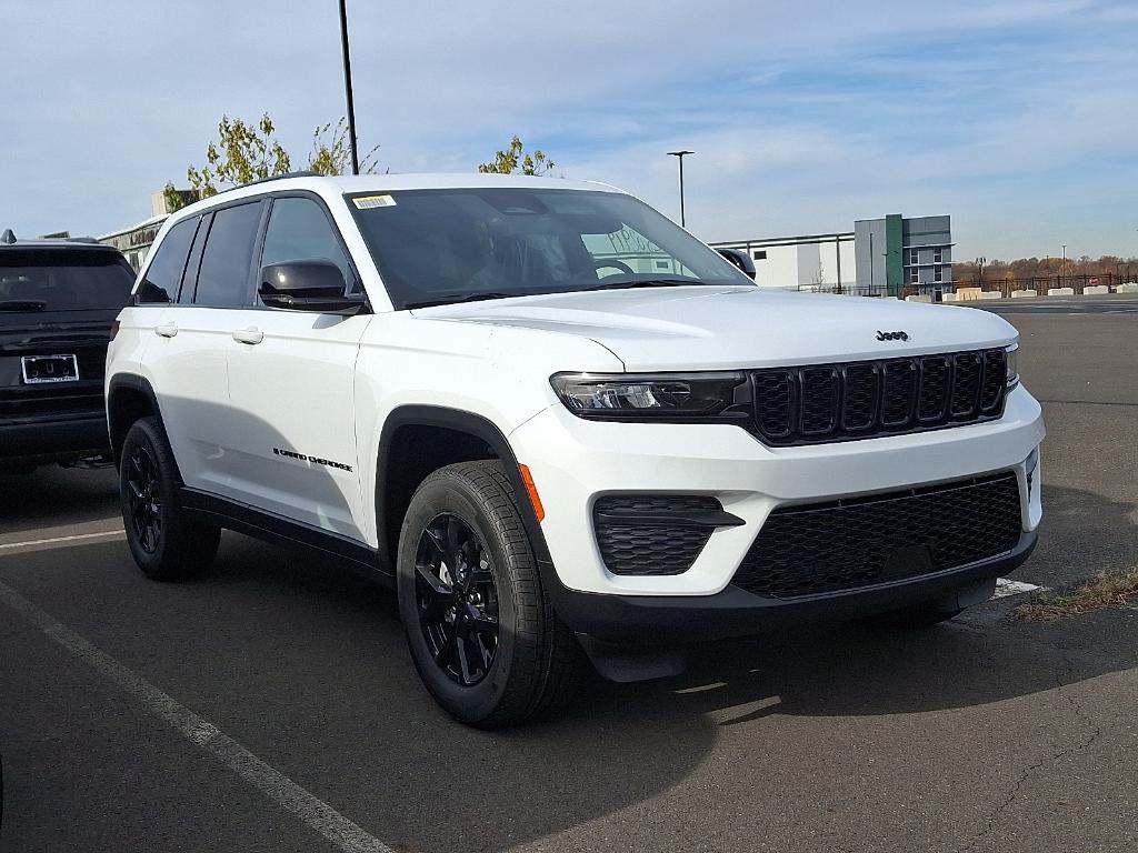 new 2025 Jeep Grand Cherokee car, priced at $39,946