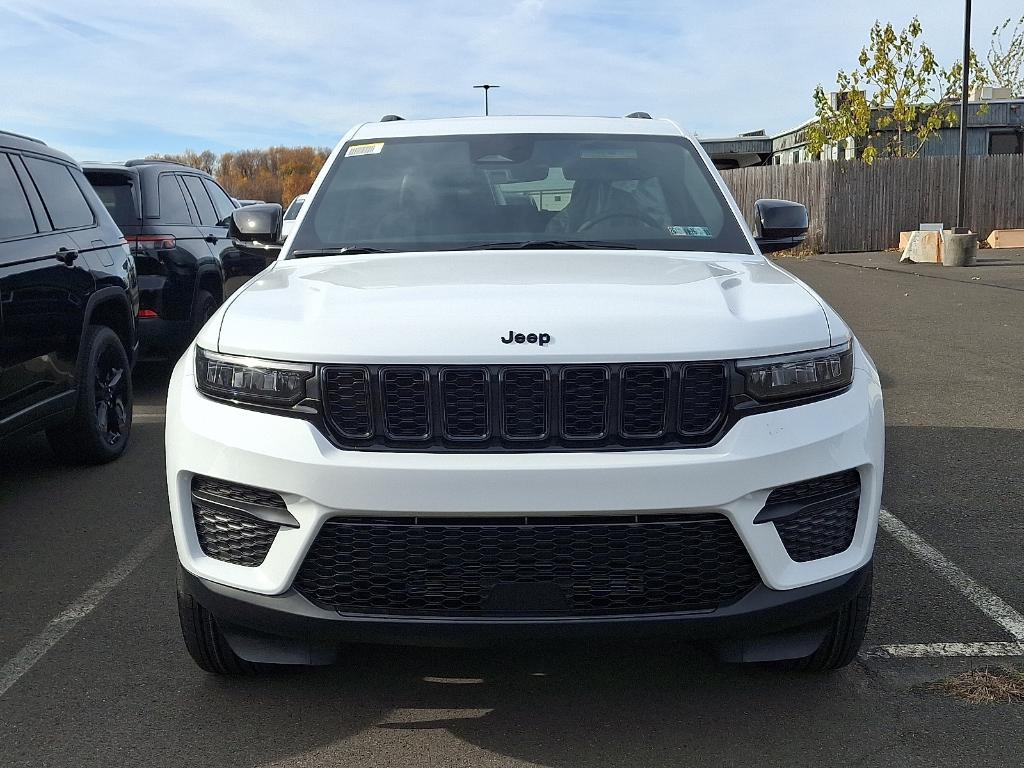 new 2025 Jeep Grand Cherokee car, priced at $39,946