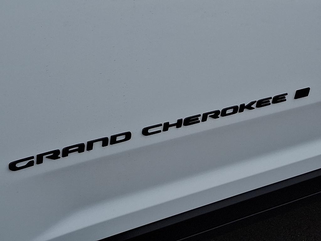 new 2025 Jeep Grand Cherokee car, priced at $39,946