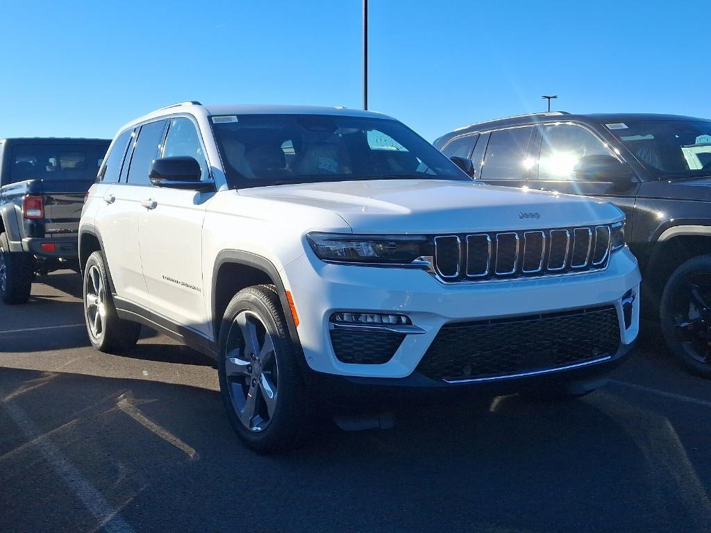 new 2025 Jeep Grand Cherokee car, priced at $53,321