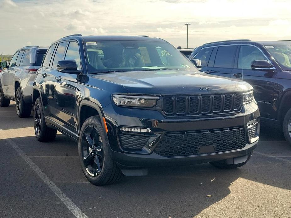 new 2025 Jeep Grand Cherokee car, priced at $49,576