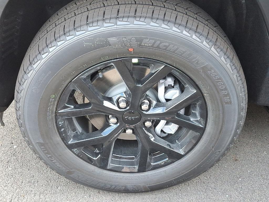 new 2025 Jeep Grand Cherokee car, priced at $40,541