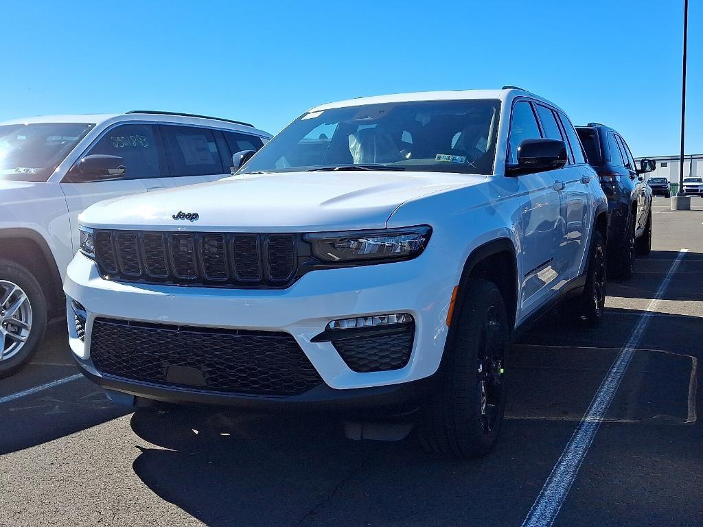 new 2025 Jeep Grand Cherokee car, priced at $45,951