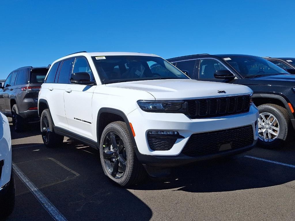 new 2025 Jeep Grand Cherokee car, priced at $45,951