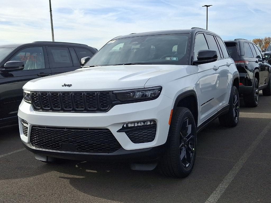 new 2025 Jeep Grand Cherokee car, priced at $46,951