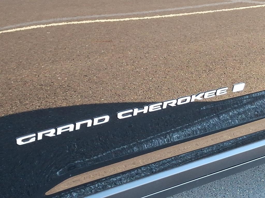 new 2025 Jeep Grand Cherokee car, priced at $43,821