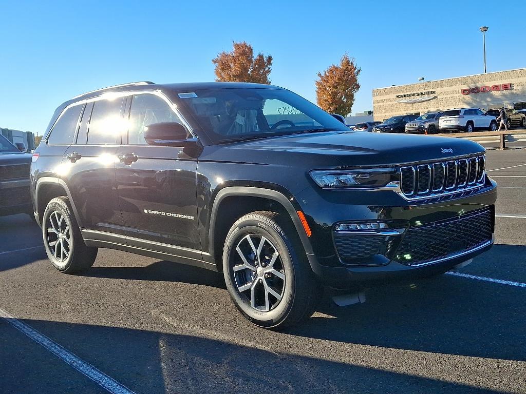 new 2025 Jeep Grand Cherokee car, priced at $43,821