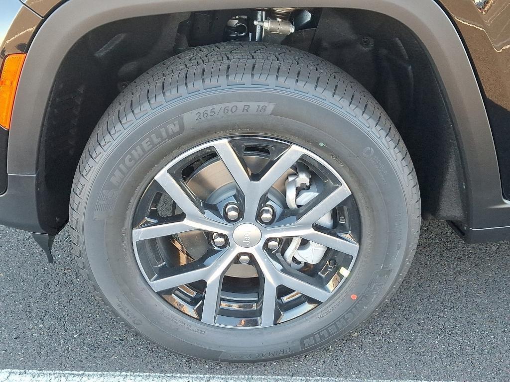 new 2025 Jeep Grand Cherokee car, priced at $43,821