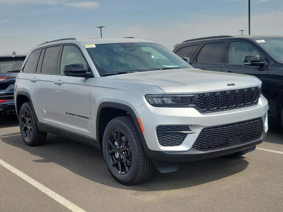 new 2024 Jeep Grand Cherokee car, priced at $42,557