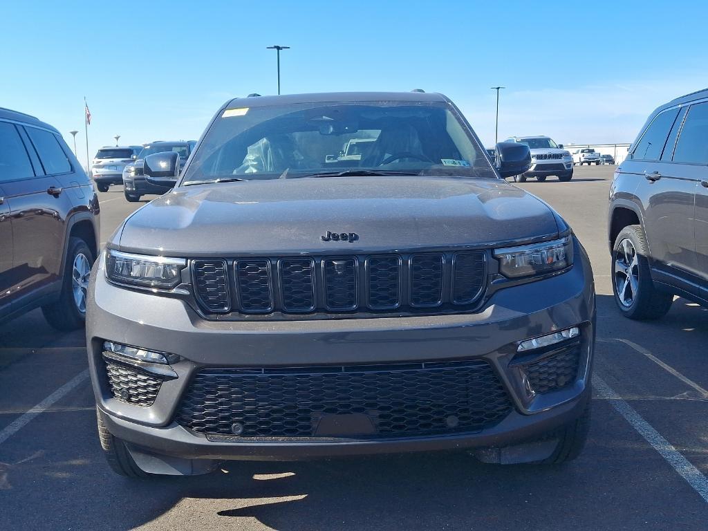 new 2025 Jeep Grand Cherokee car, priced at $50,491