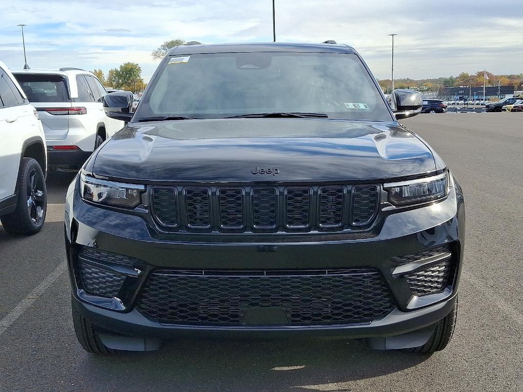 new 2025 Jeep Grand Cherokee car, priced at $40,541