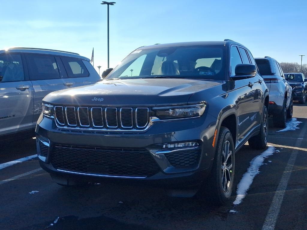 new 2025 Jeep Grand Cherokee car, priced at $42,326