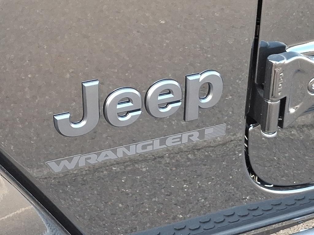 new 2025 Jeep Wrangler car, priced at $46,516
