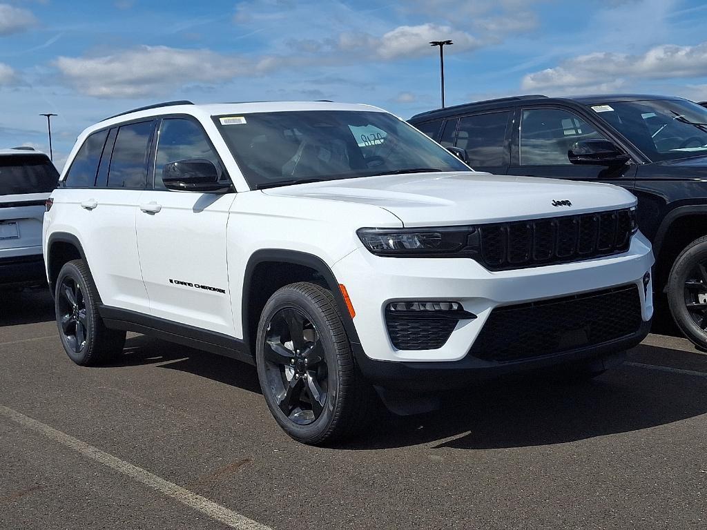 new 2025 Jeep Grand Cherokee car, priced at $45,951