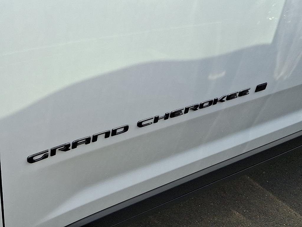 new 2025 Jeep Grand Cherokee car, priced at $45,951