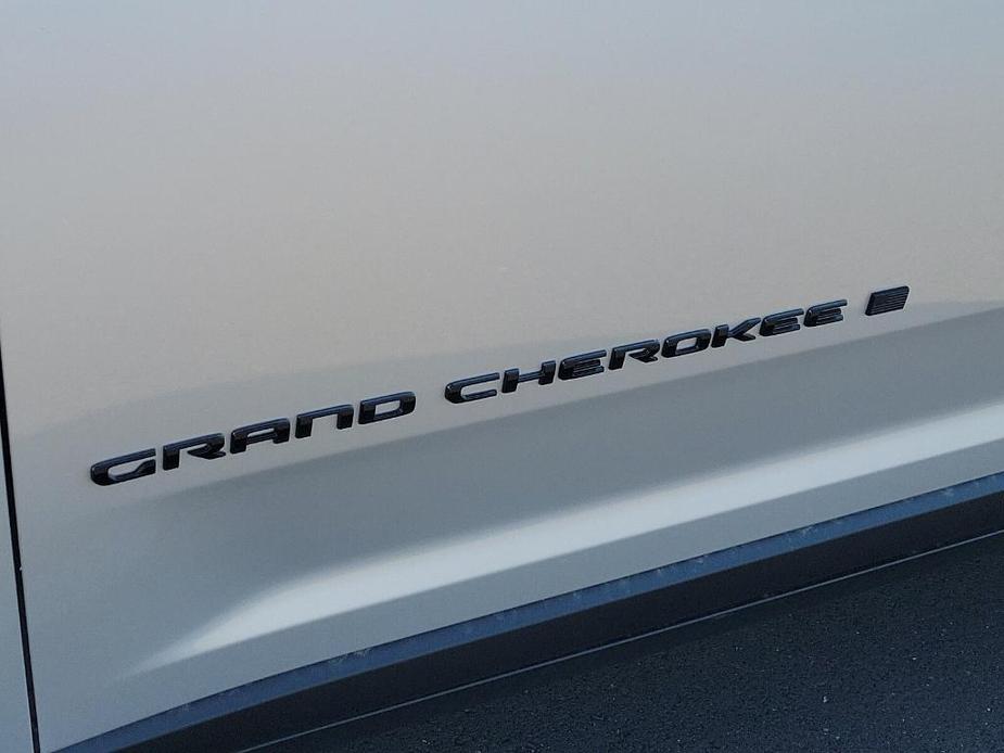 new 2024 Jeep Grand Cherokee car, priced at $41,562