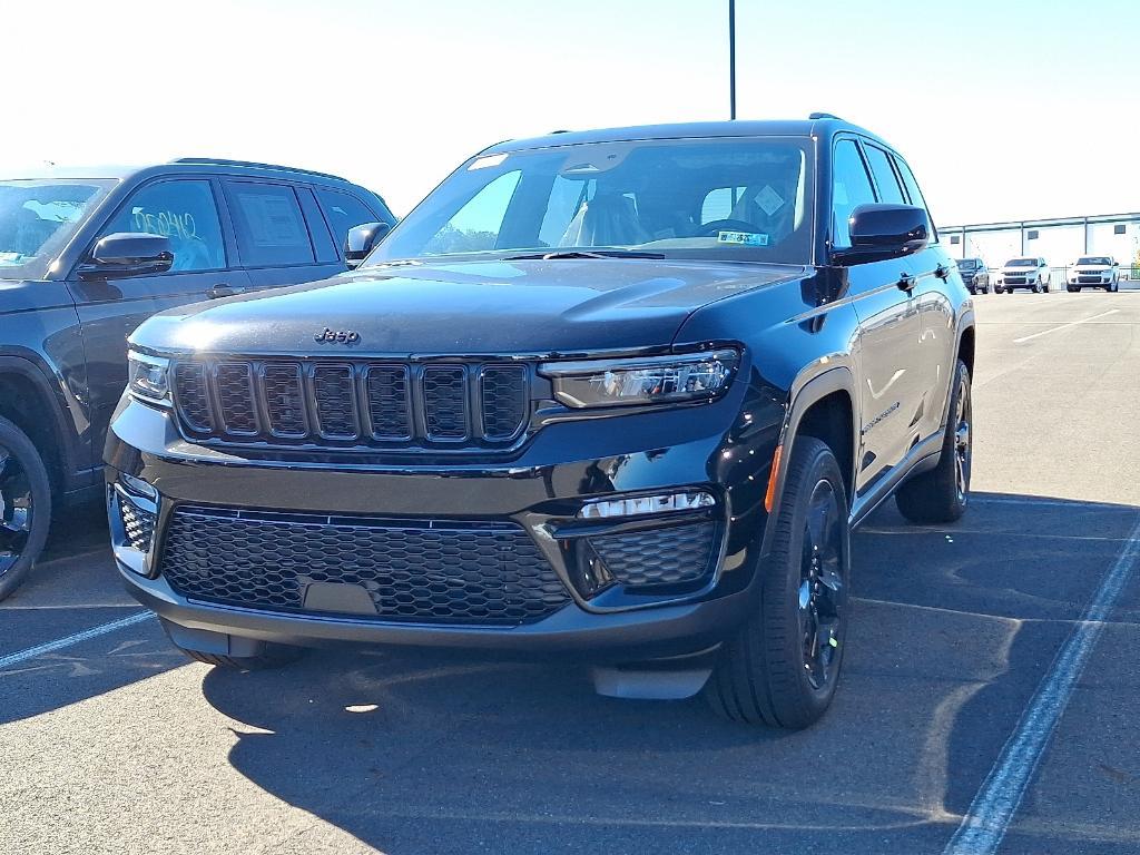 new 2025 Jeep Grand Cherokee car, priced at $46,546
