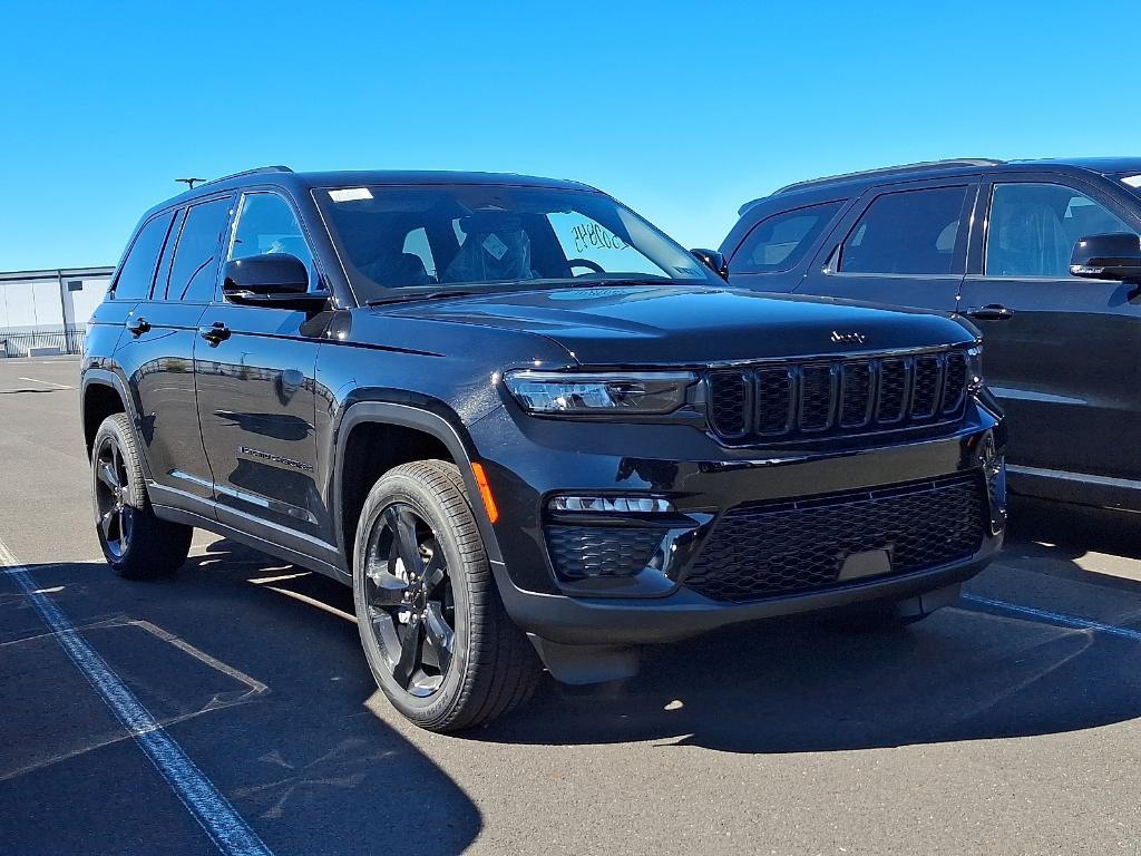 new 2025 Jeep Grand Cherokee car, priced at $46,546