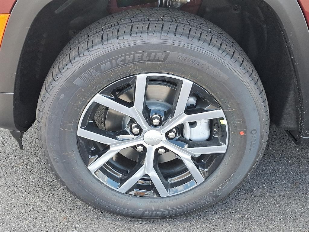 new 2025 Jeep Grand Cherokee car, priced at $43,821