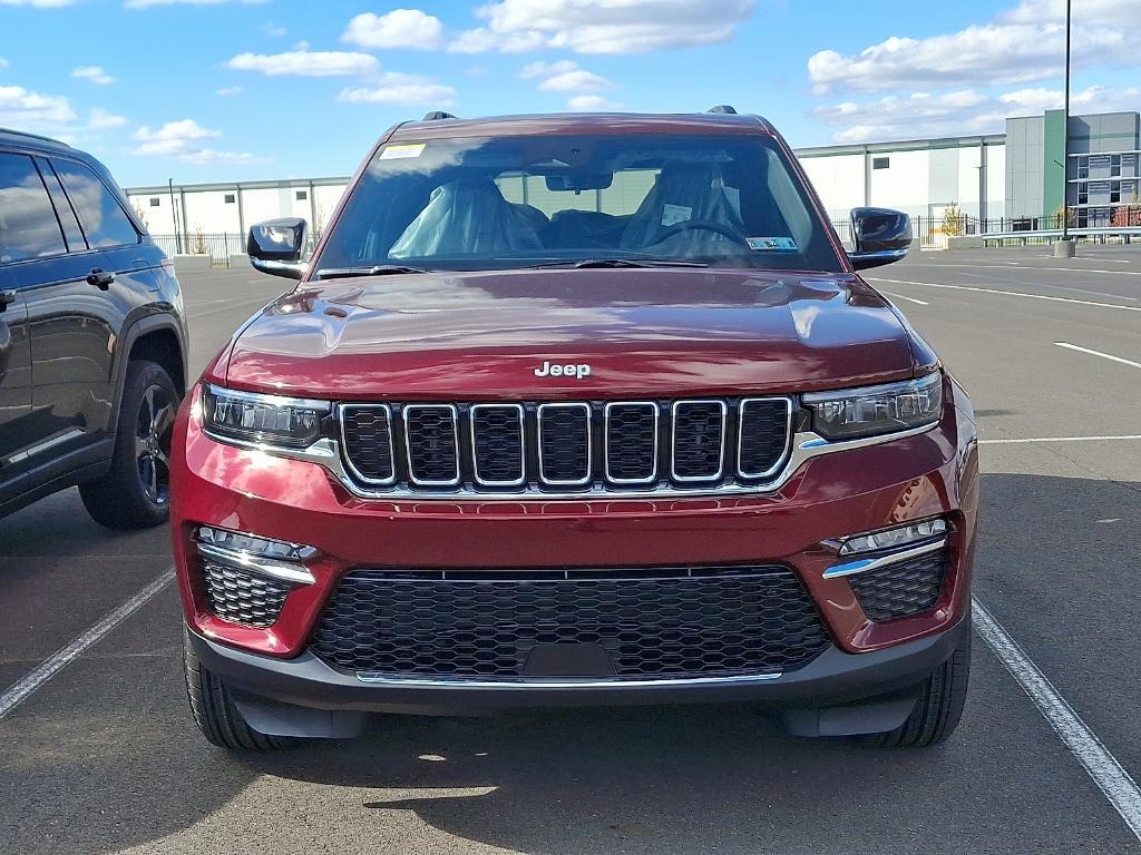 new 2025 Jeep Grand Cherokee car, priced at $43,821