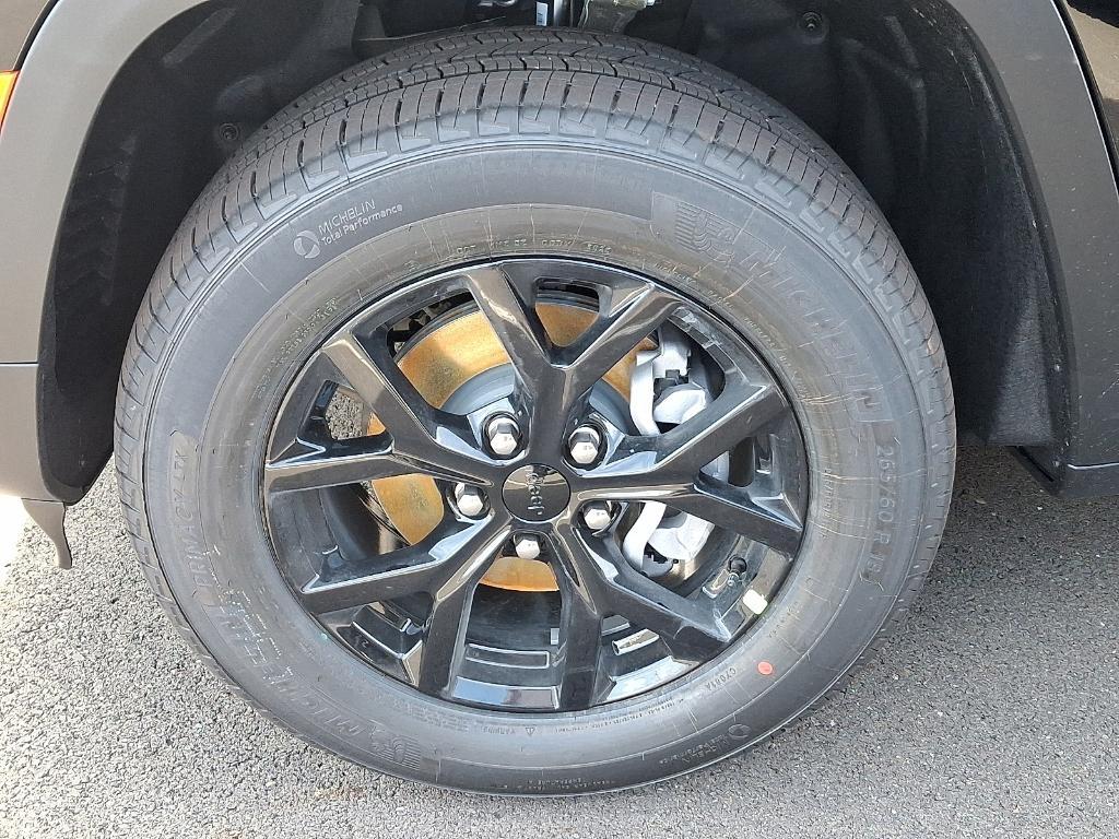 new 2025 Jeep Grand Cherokee car, priced at $40,541