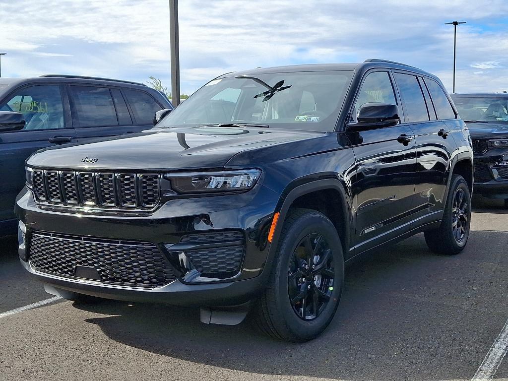 new 2025 Jeep Grand Cherokee car, priced at $40,541